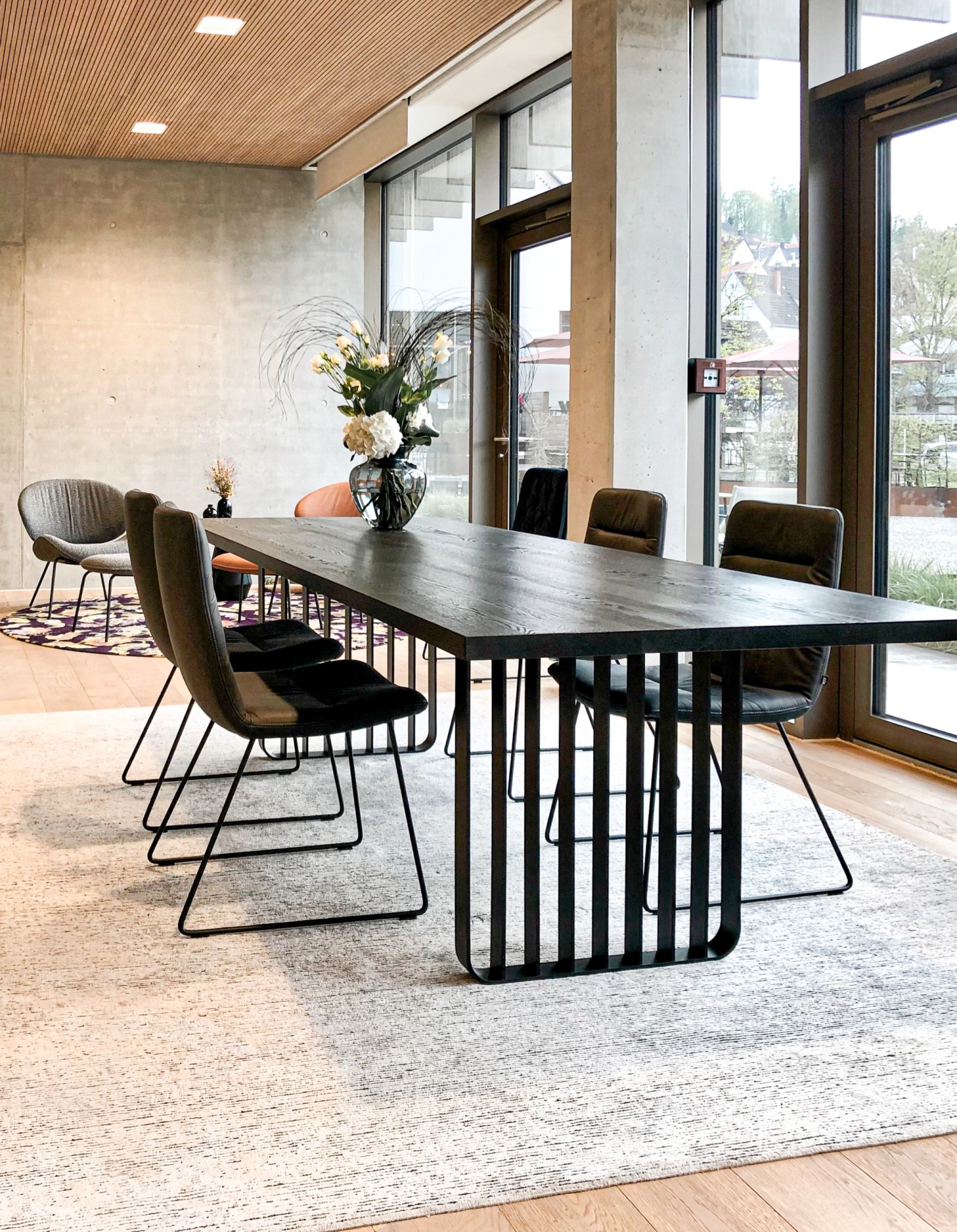 Grey Arva light chairs KFF at black Lamello table ASCO on light carpet