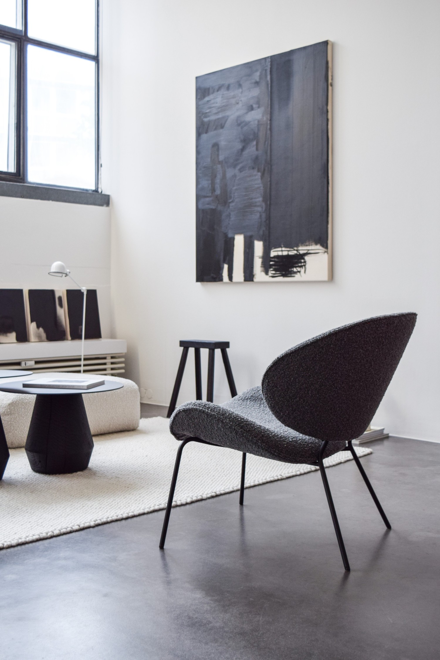 Grauer Alvaro Lounge Sessel KFF mit Ivy Beistelltisch und Milli Hocker ASCO