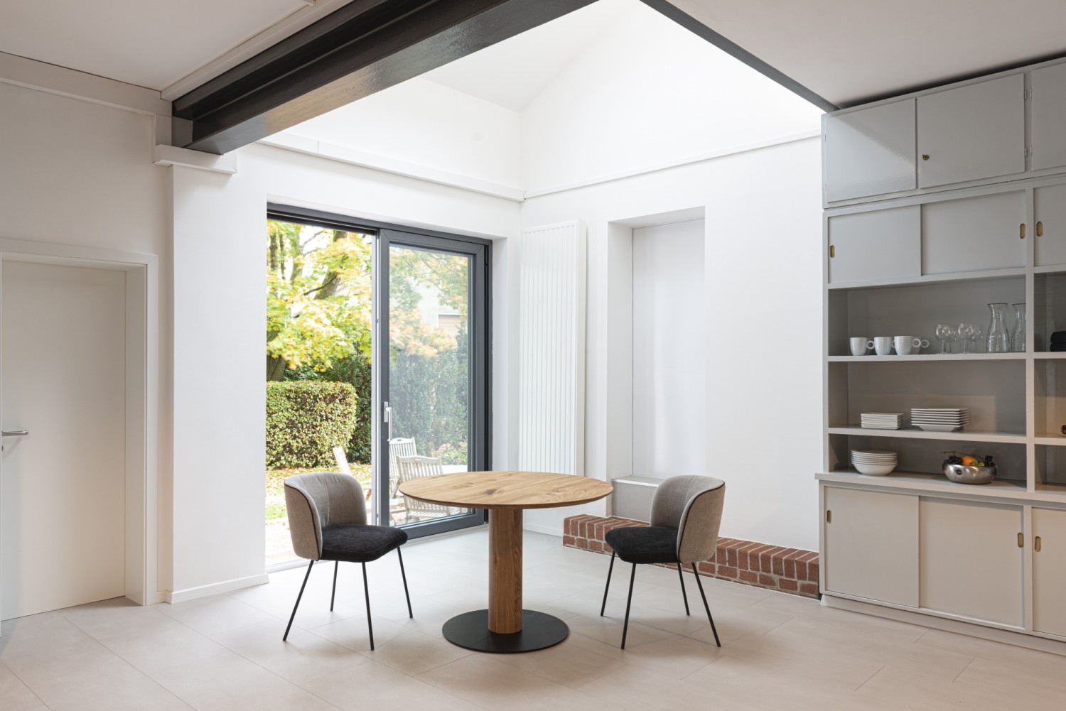 Grey black Gaia Line chairs KFF at Domino round solid wood table ASCO
