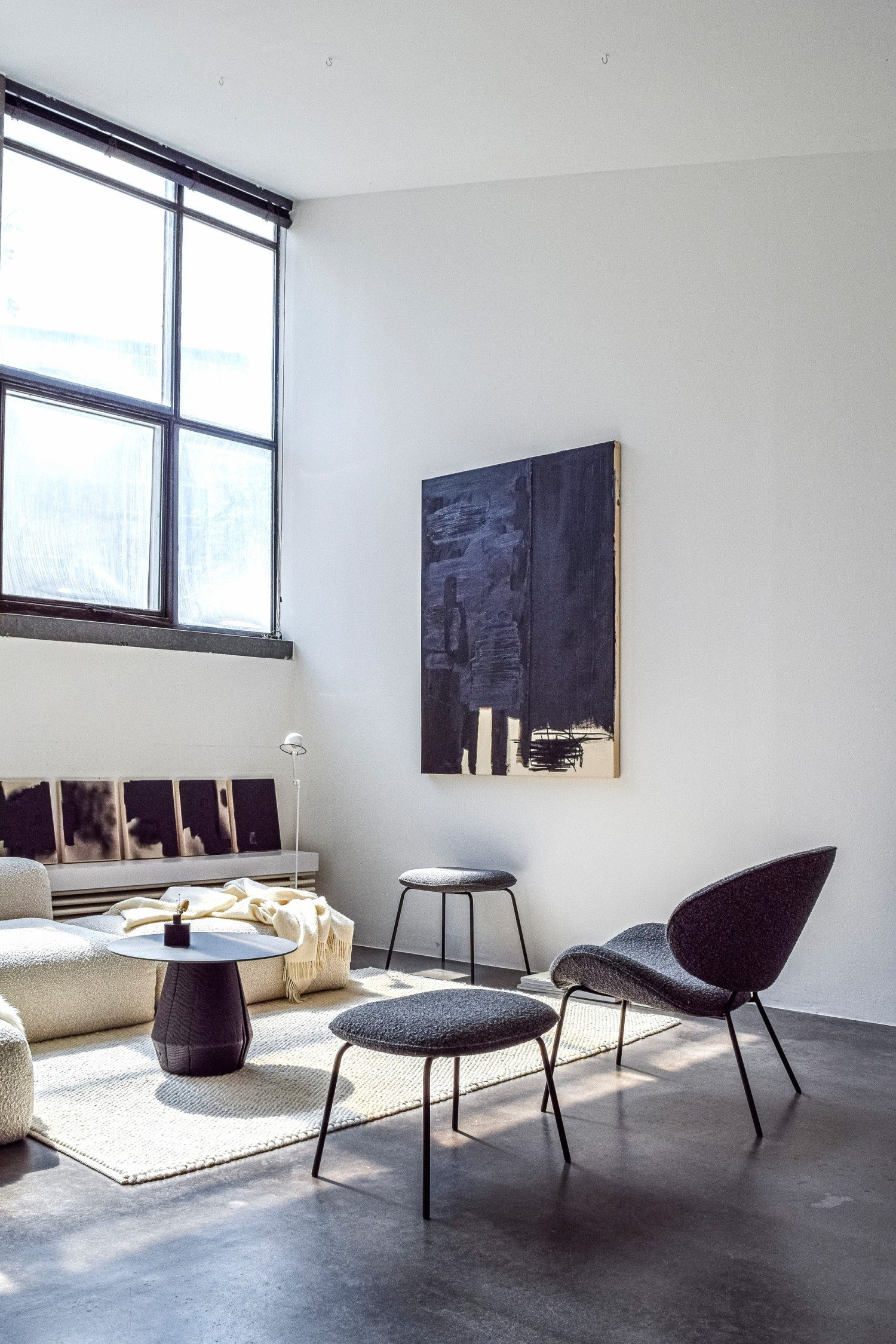 ALVARO LOUNGE Sessel mit Hocker und ASCO Ivy Beistelltisch