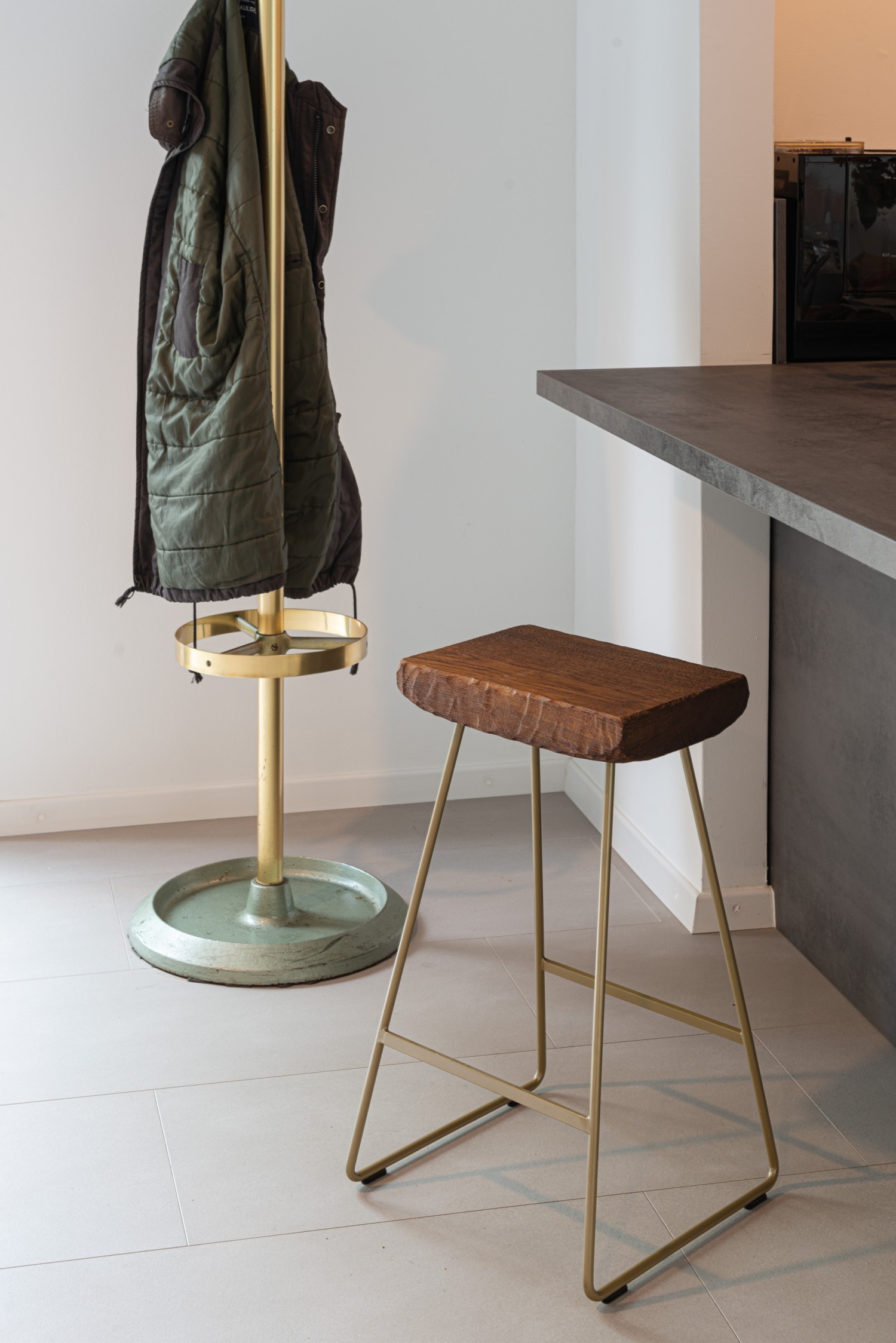 Bengt Thekenhocker ASCO vor Empfangsthresen