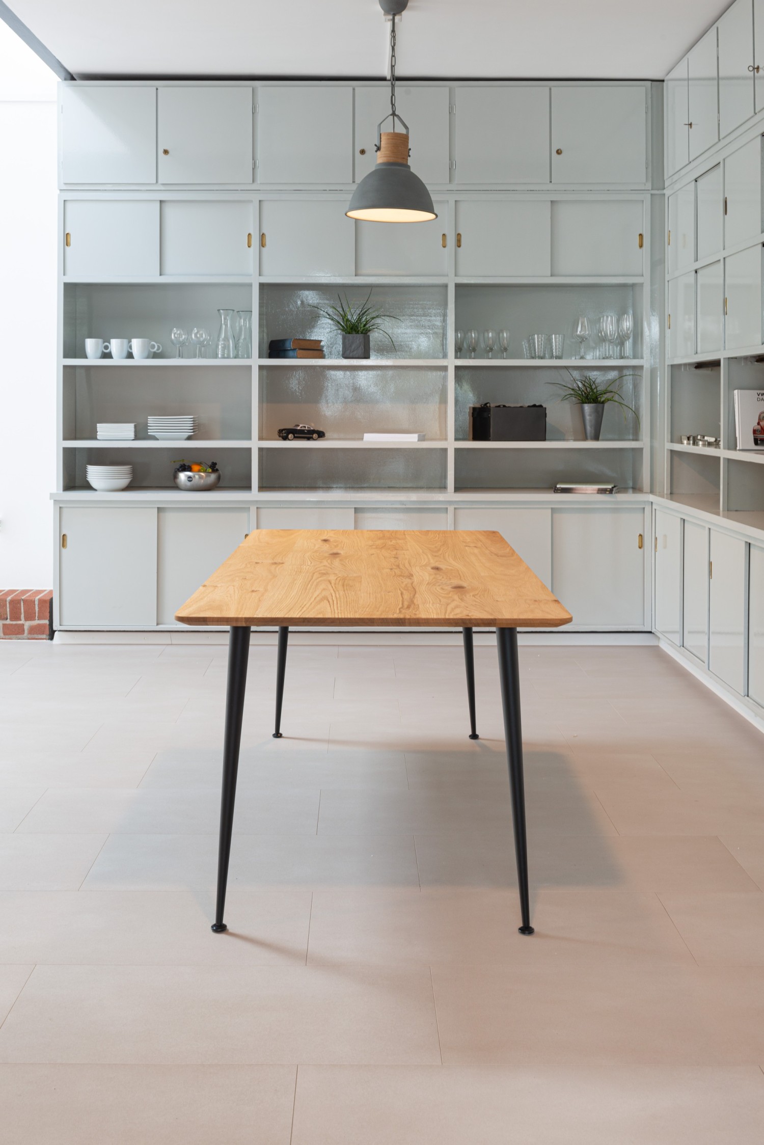 Almo dining table with oak top ASCO