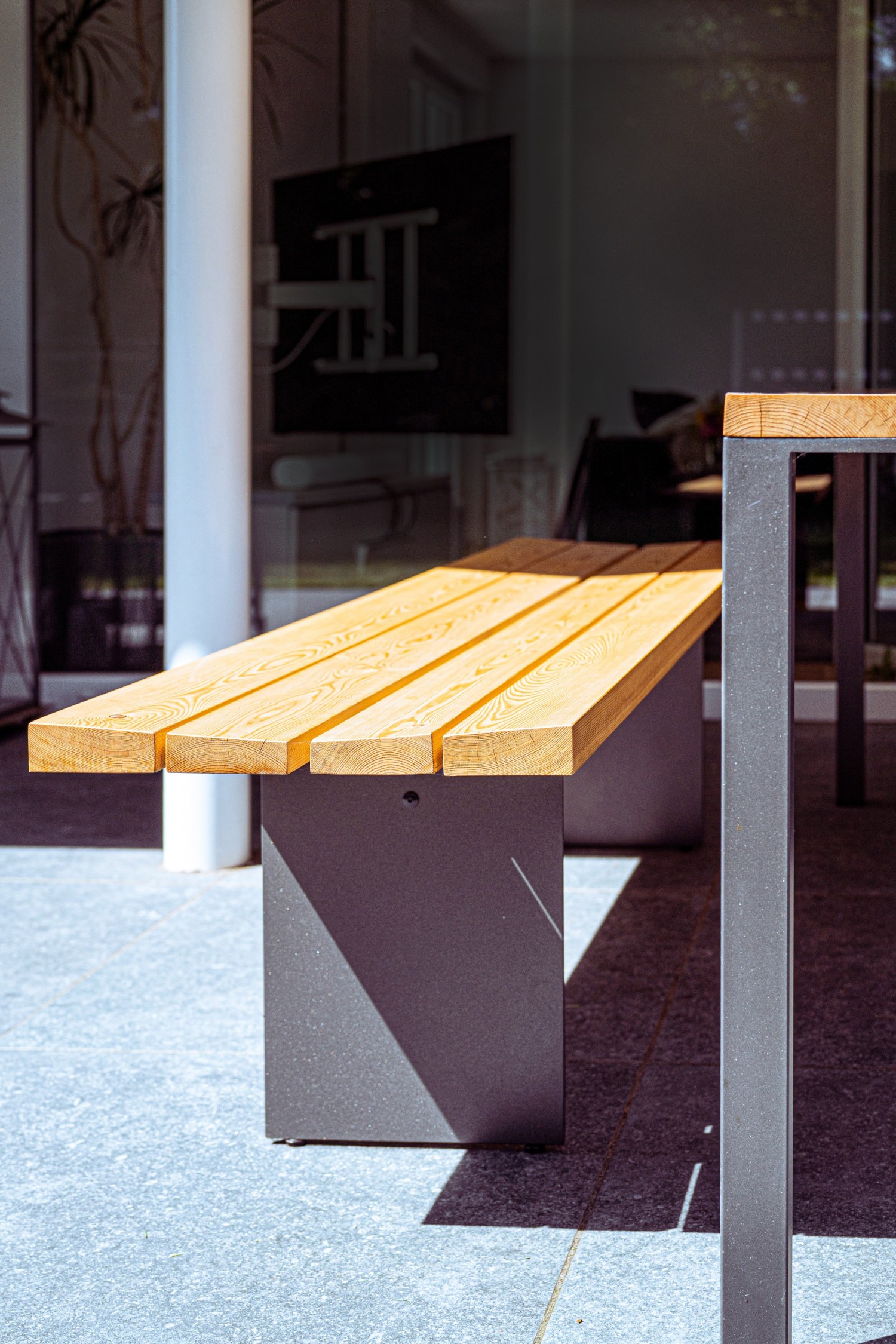 Duo outdoor bench and Ferro_line table ASCO with oak wood