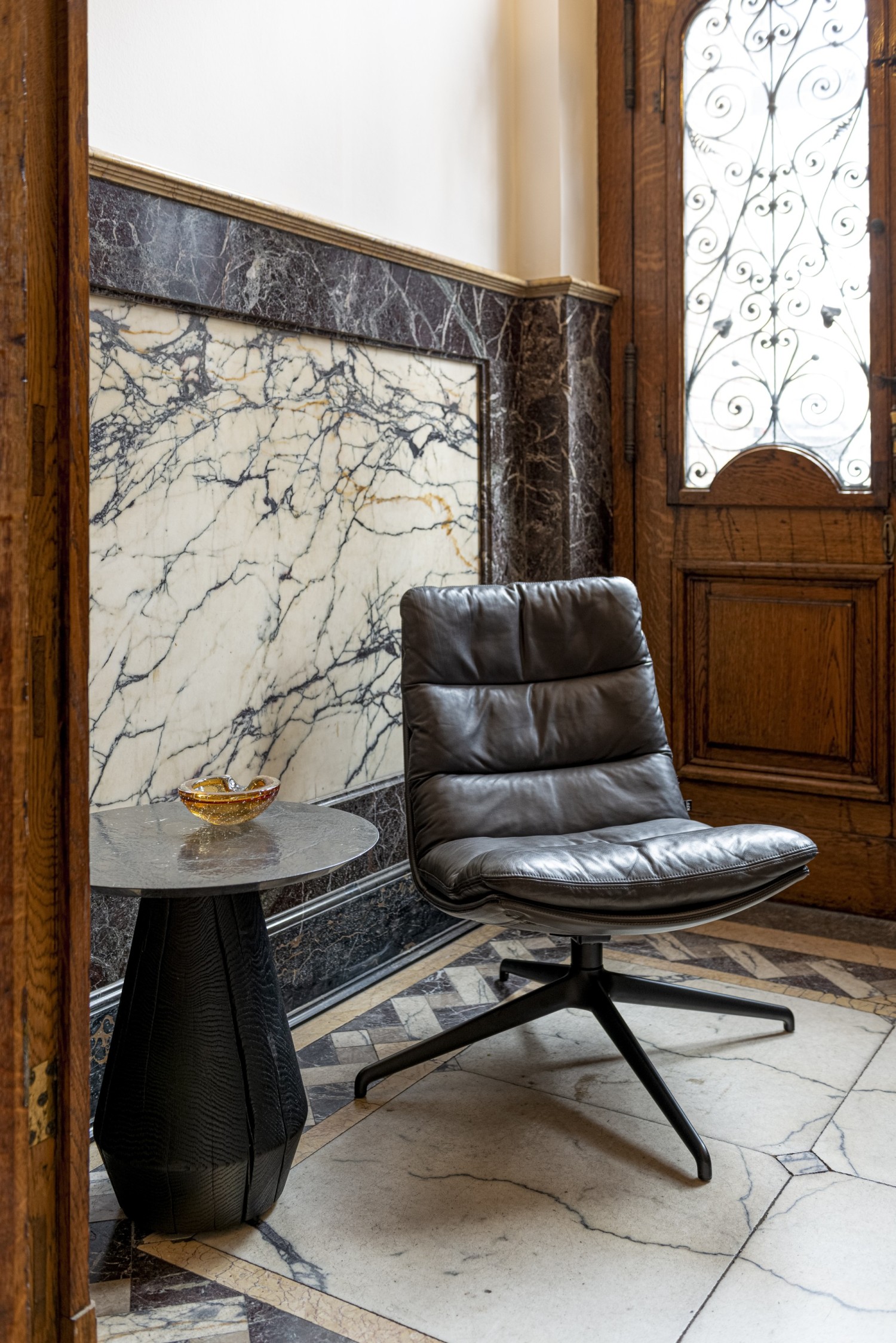 ARVA LOUNGE in Leder ohne Armlehnen und ohne Kopfstütze auf SL Gestell