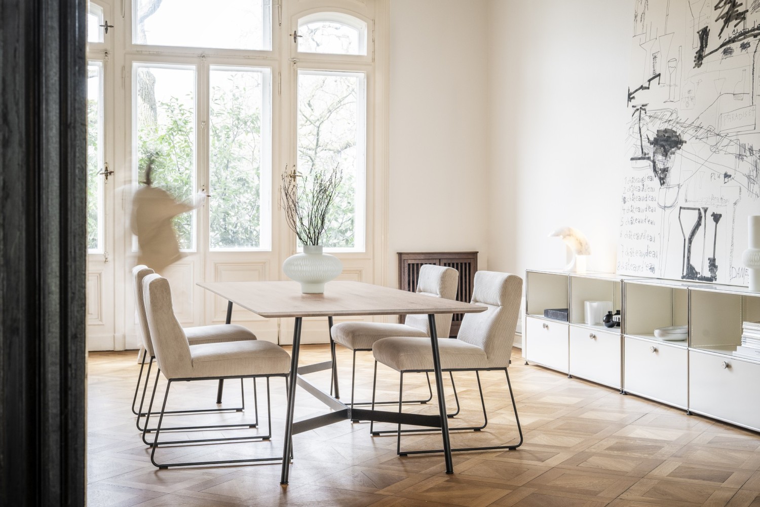 Light D-Fine chairs KFF at the Hada dining table with light oak tabletop ASCO