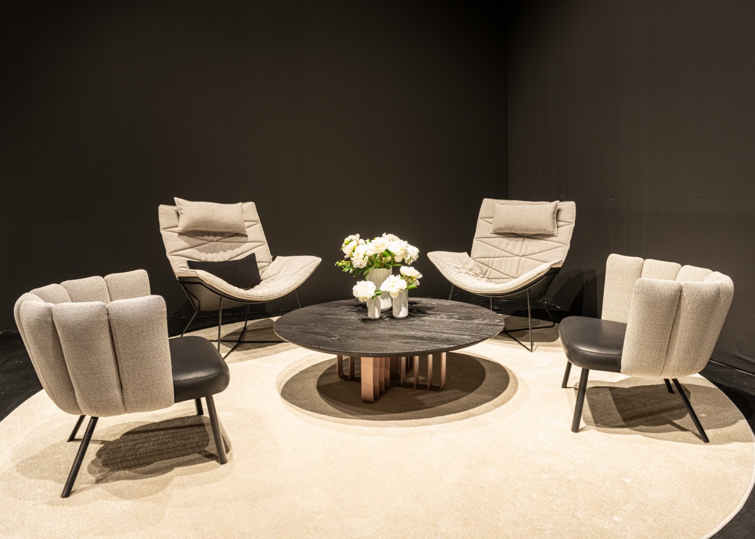 2 Nest armchairs and 2 Gaia lounge armchairs around ASCO Lamello round coffee table