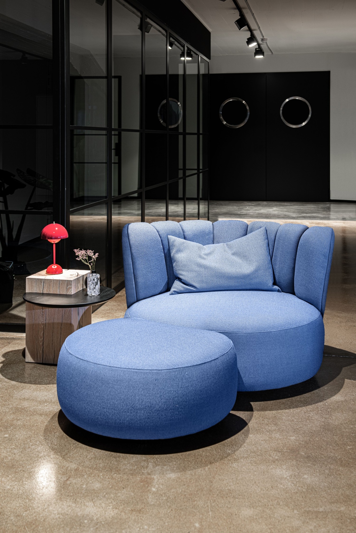 KFF GAIA DIVANO LOUNGE with ottoman and ASCO Mono side table