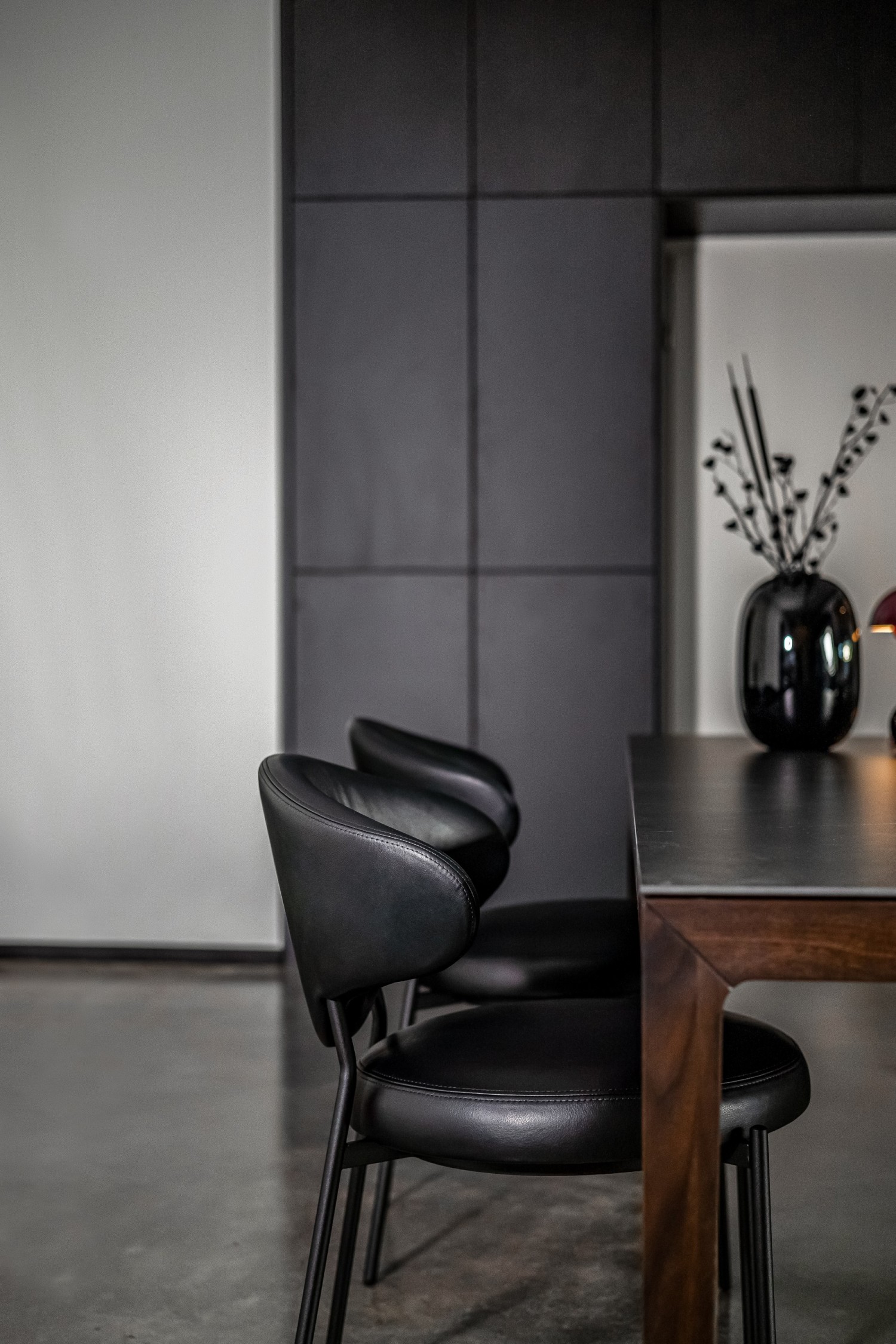 ICON chair in black leather at the ASCO Aereo table with black ceramic top