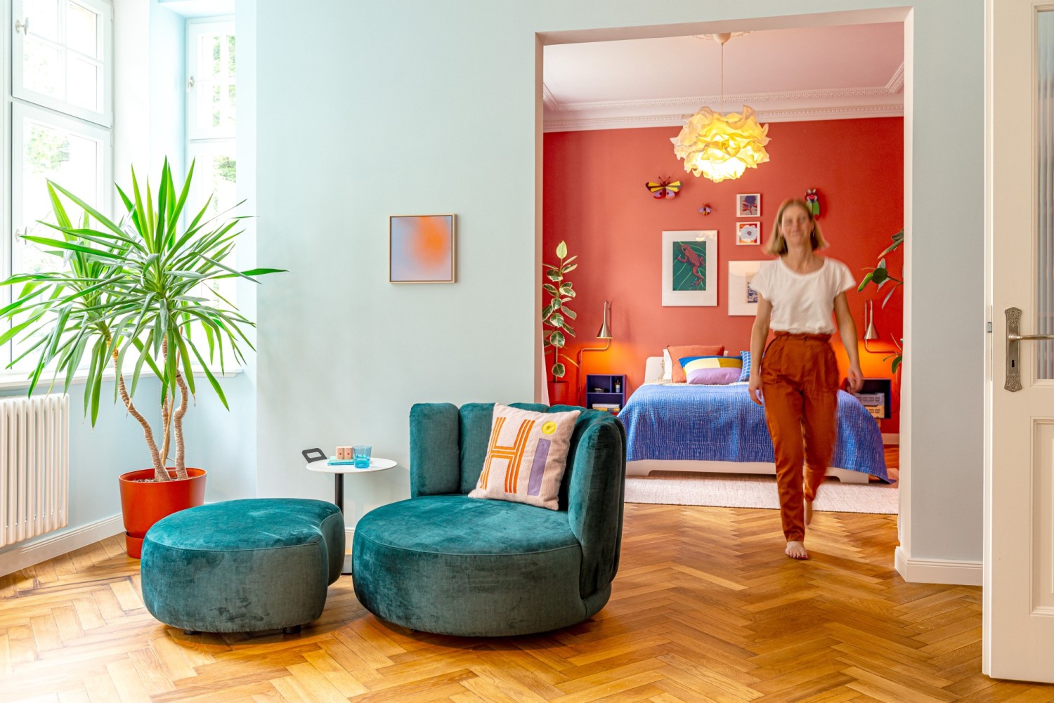 KFF GAIA DIVANO LOUNGE with ottoman and ASCO Disc side table