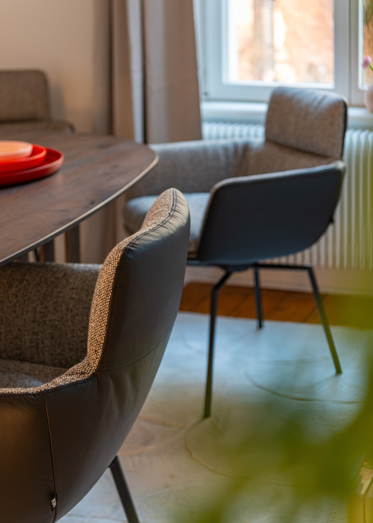 KFF FAYE chairs in a mix of materials at an oval ASCO Lamello table
