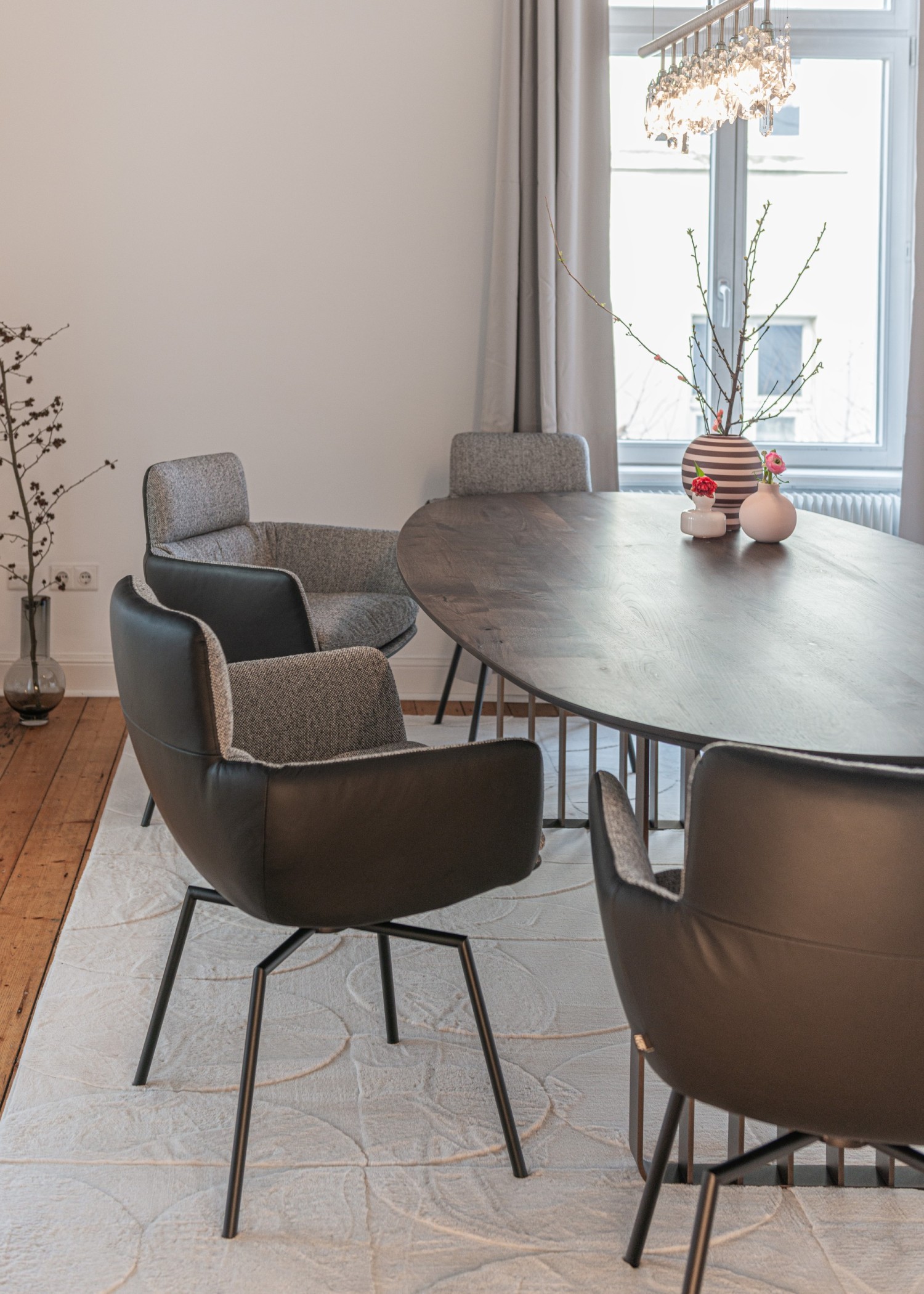 KFF FAYE chairs in a mix of materials at an oval ASCO Lamello table