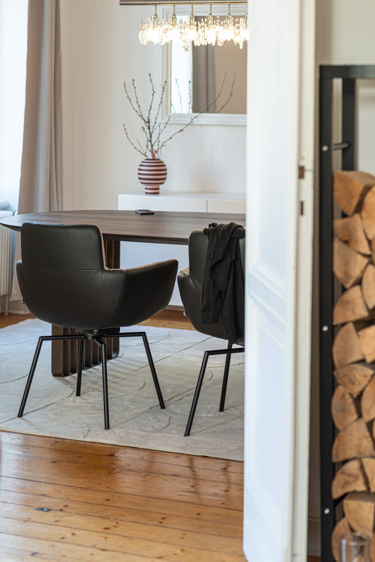 KFF FAYE chairs in a mix of materials at an oval ASCO Lamello table