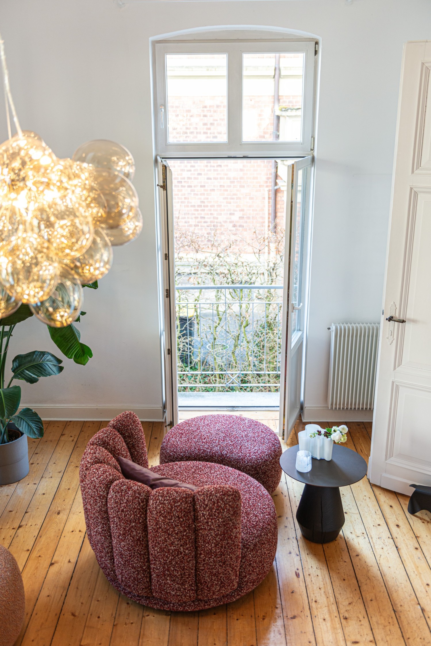 KFF GAIA DIVANO LOUNGE mit Ottomane mit ASCO Disc Beistelltisch