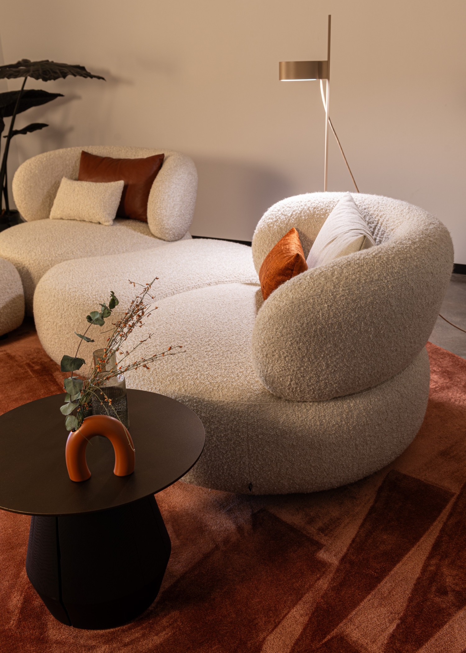 YES LOUNGE in hellem Bouclé Stoff