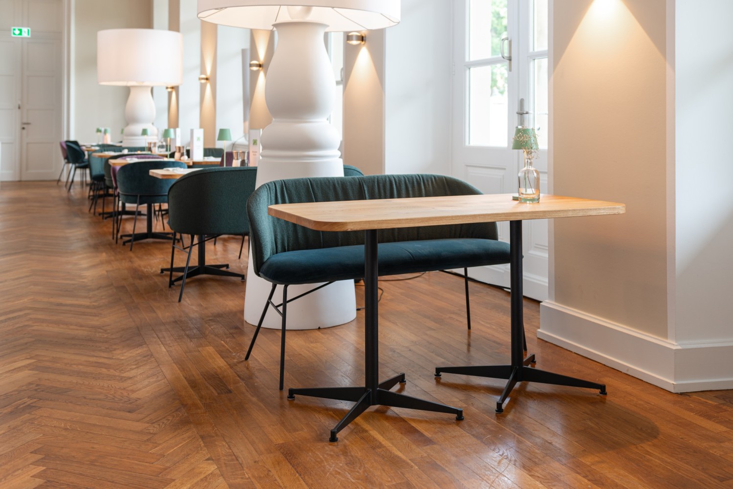 Cross ASCO bistro table with KFF Alvaro bench in velvet